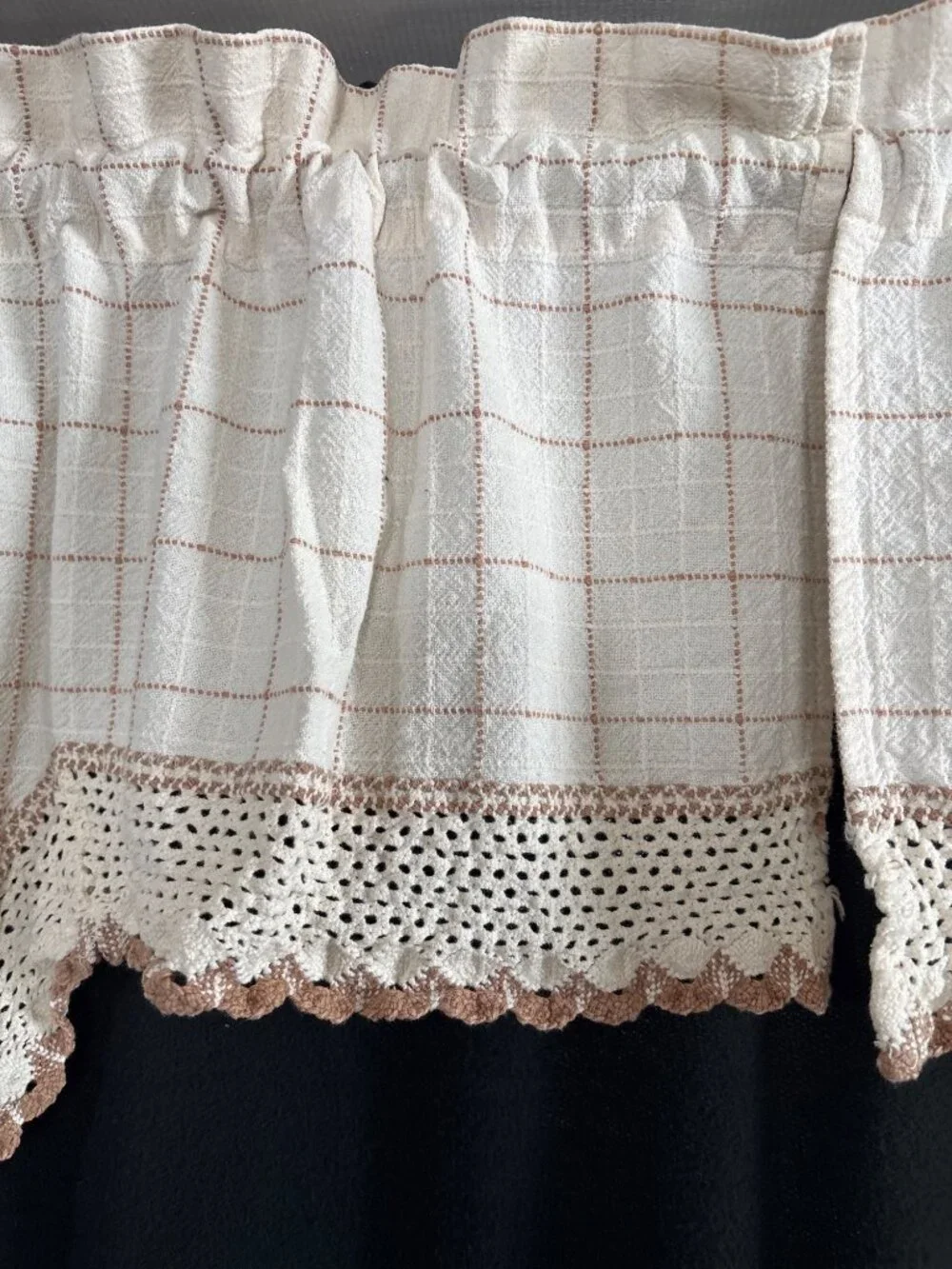 Cream & Tan Crochet Lace Trim Kitchen Curtain Valance 48” W x 34” L Checkered De